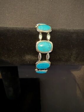 Silver Tone Chain & Beaded Bracelet, Turquoise Oval Stone, Box Closure 7”